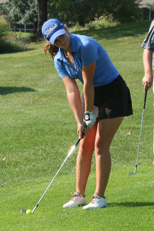 Freshman Megan Propeck practices putting before teeing off. 