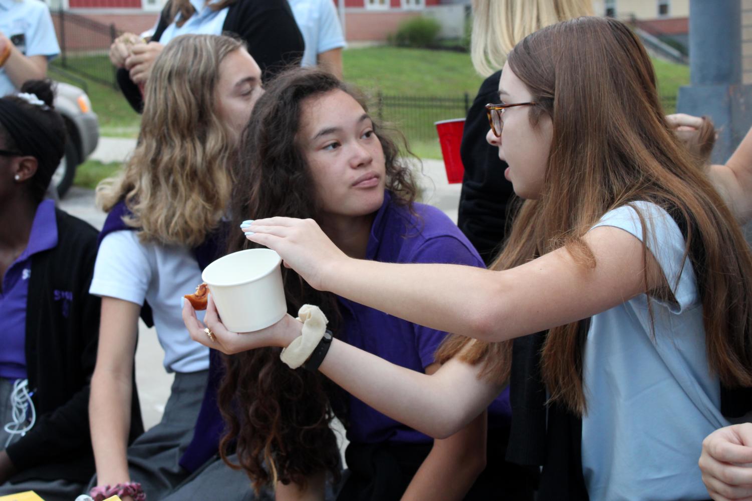 Seniors Celebrate at Annual Senior Tailgate