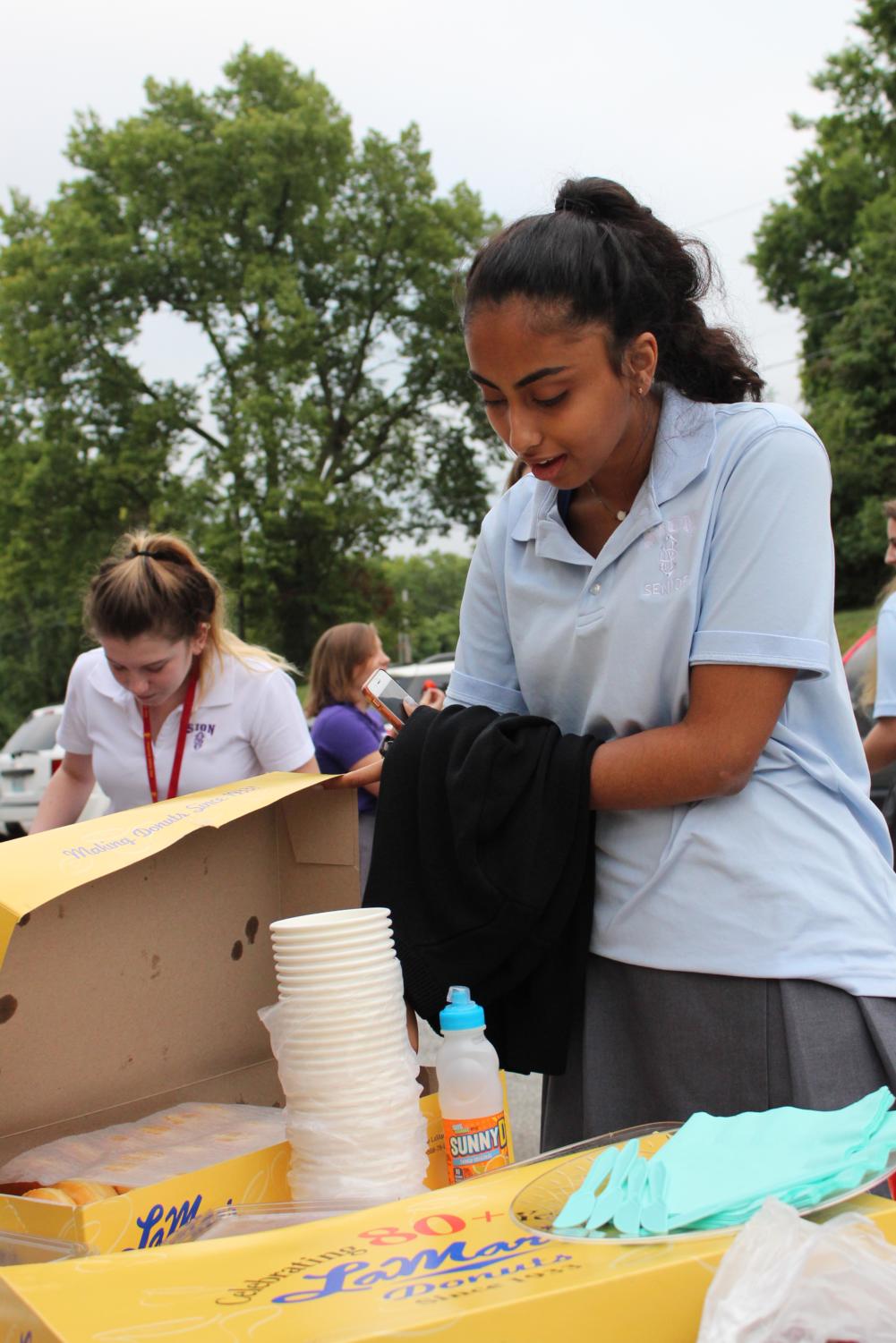 Seniors Celebrate at Annual Senior Tailgate