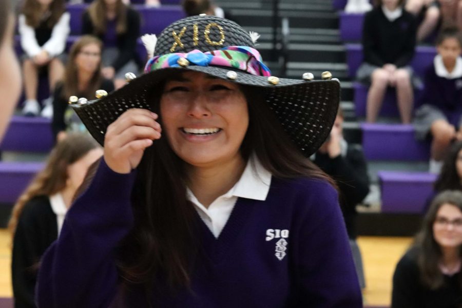 Freshman Xio De La Cruz is blinded by her oversized beanie at the annual beanie ceremony Aug. 22. "I can't see!" De La Cruz said as she turned and laughed with her classmates. 