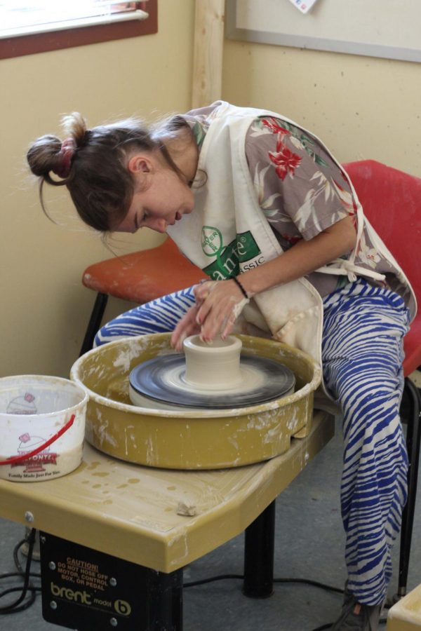 Senior Lauren Mead works on her project in her ceramics class Sept. 9. Underneath her apron, Mead is dressed in a combination of various patterns for Pattern Day, the first day of Spirit Week. 