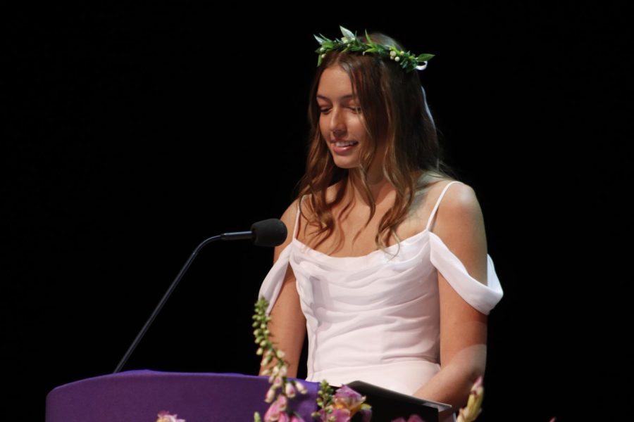 Class of 2022 valedictorian Grace 
Beelman gives words of advice to her peers. 