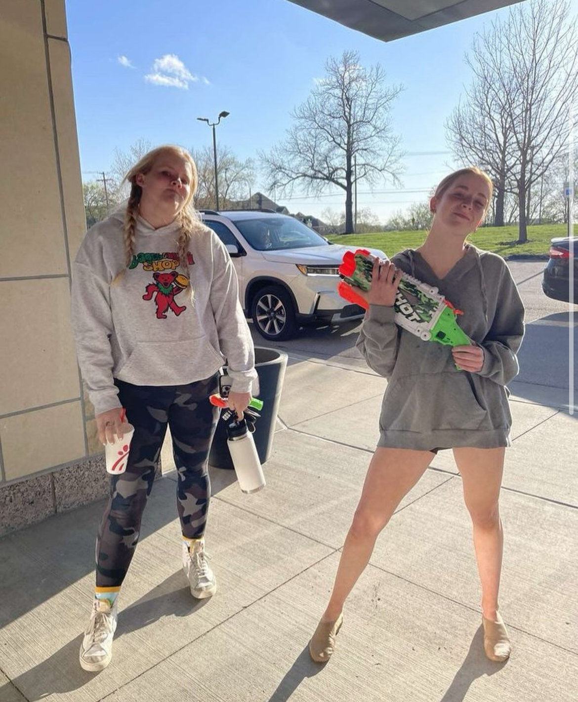 Livvy Cavaliere eliminates Caroline Hammett