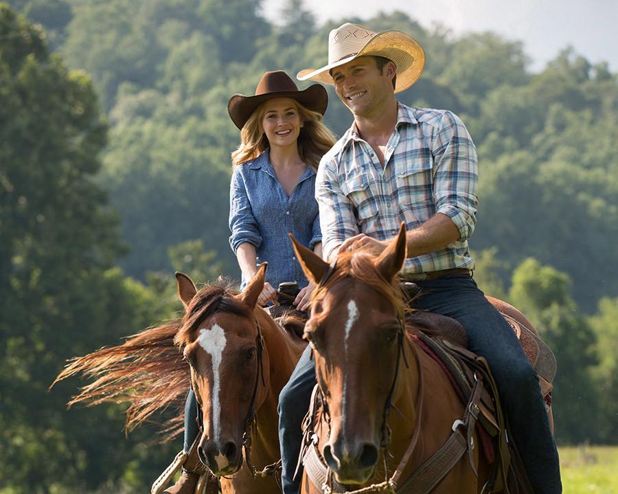 Based on the bestselling novel by master storyteller Nicholas Sparks, "The Longest Ride" centers on the star-crossed love affair between Luke (Scott Eastwood), a former champion bull rider looking to make a comeback, and Sophia (Britt Robertson), a college student who is about to embark upon her dream job in New York City´s art world.
