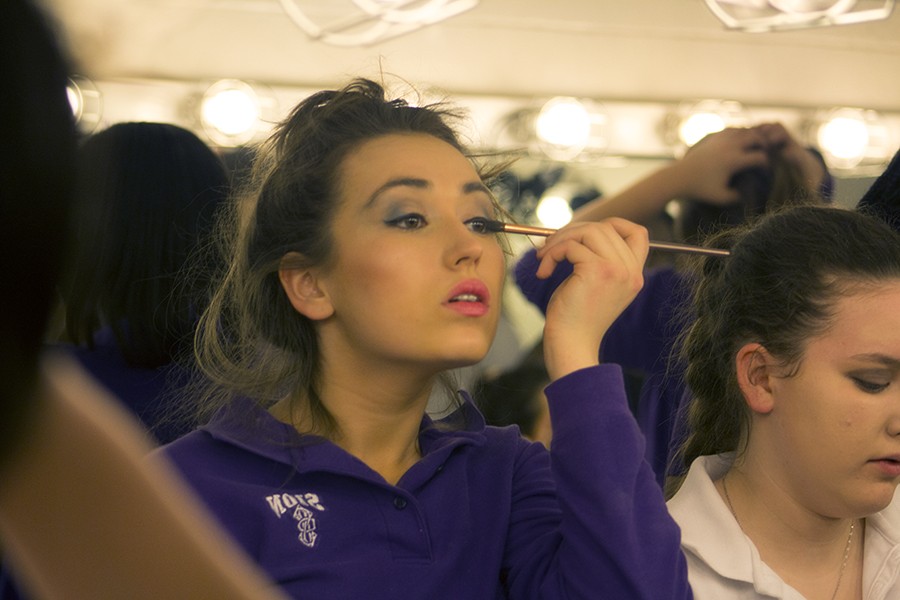 Senior Olivia Neal (Muzzy Van Hossmere) does her makeup before the final dress rehearsal of "Thoroughly Modern Millie" Jan. 21. 