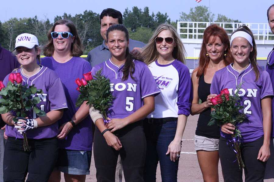 Softball Says Farewell to Their Seniors