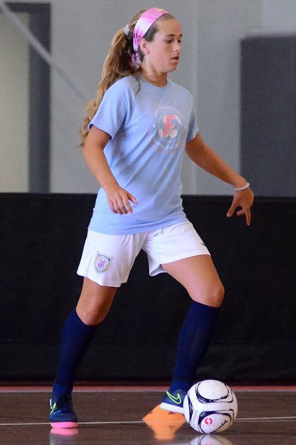 At the 2016 Girls U.S. Youth Futsal I.D. camp, Knox dribbles in between cones to practice her foot skills before being selected to be on the team that traveled to Columbia. This camp served as the first time Knox was able to meet her teammates and get to know their styles of play. 