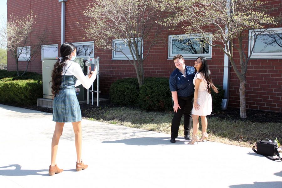 Senior Rajitha Velakturi snaps pictures of senior Kathryn Sade and class of 20' alumna Cara Hiatt.