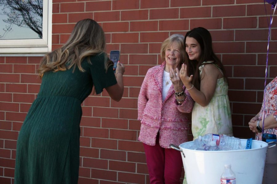 Senior Anna McQueeny snaps pictures of senior Grace Hills and her grandmother, who is also an alumna, featuring their junior rings. 