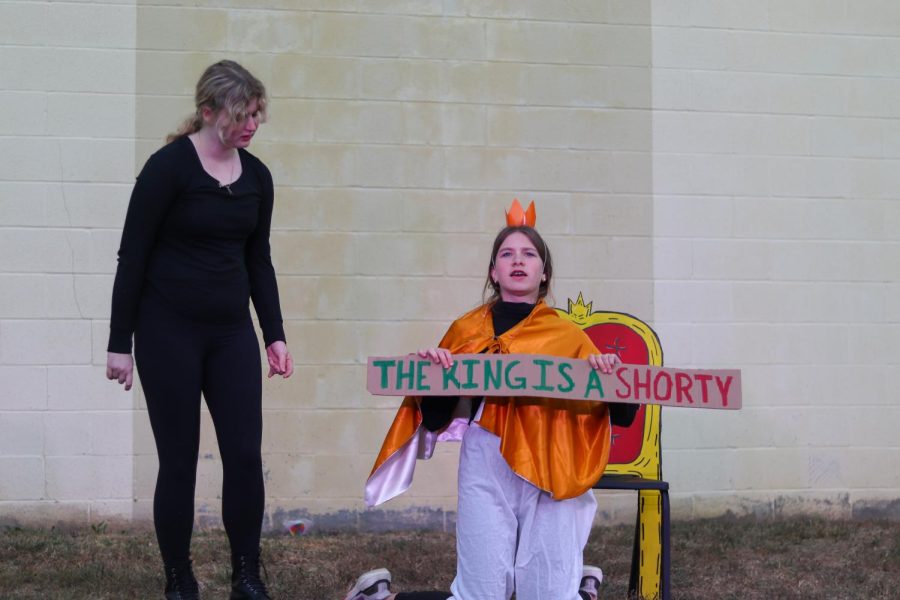 Freshman Arle McCallon indignantly holds up her sign as the king.